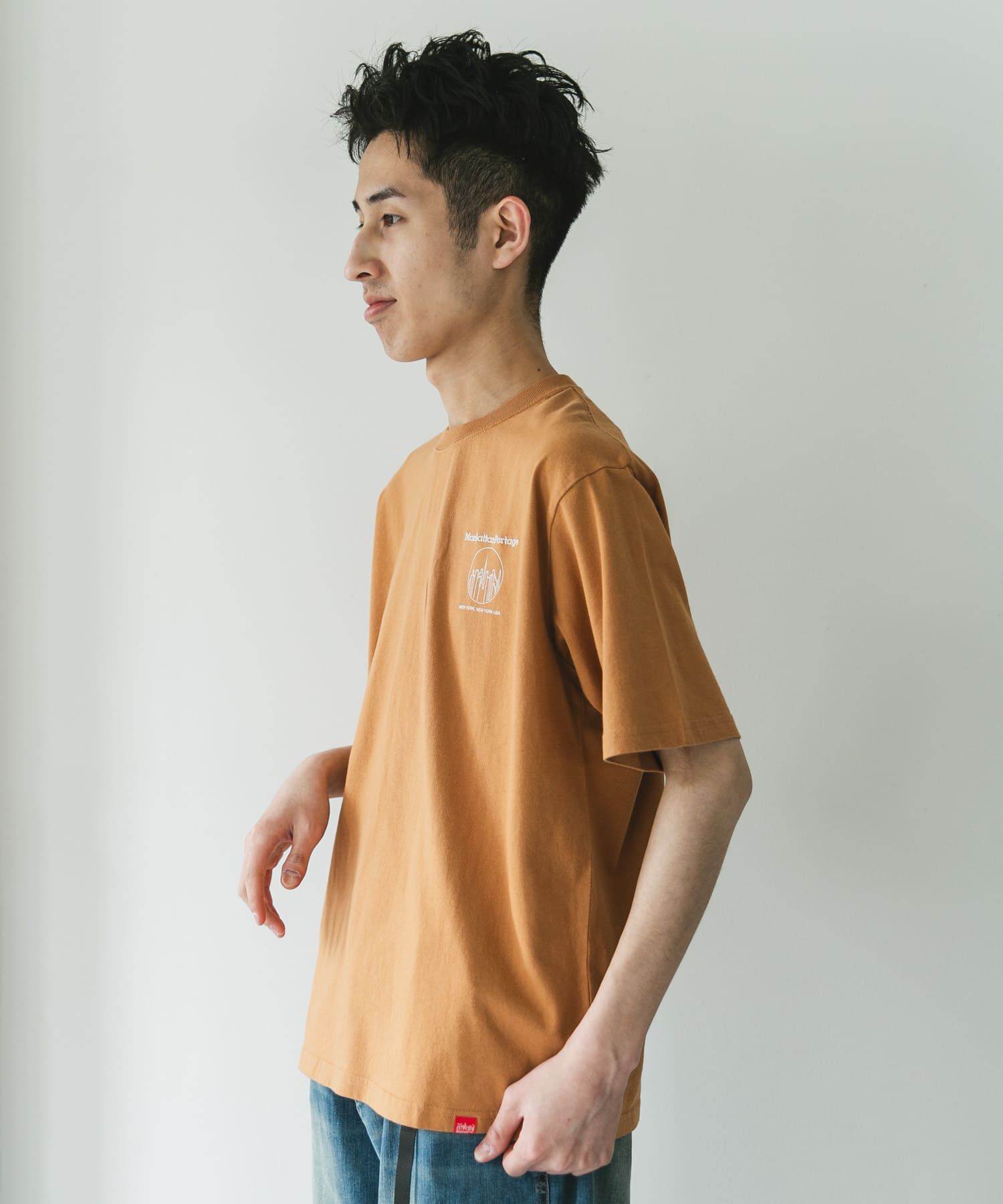 URBAN RESEARCH DOORS「『別注』MANHATTAN PORTAGE&times;DOORS　1ポイントプリントTシャツ」|Tシャツ・カットソー|