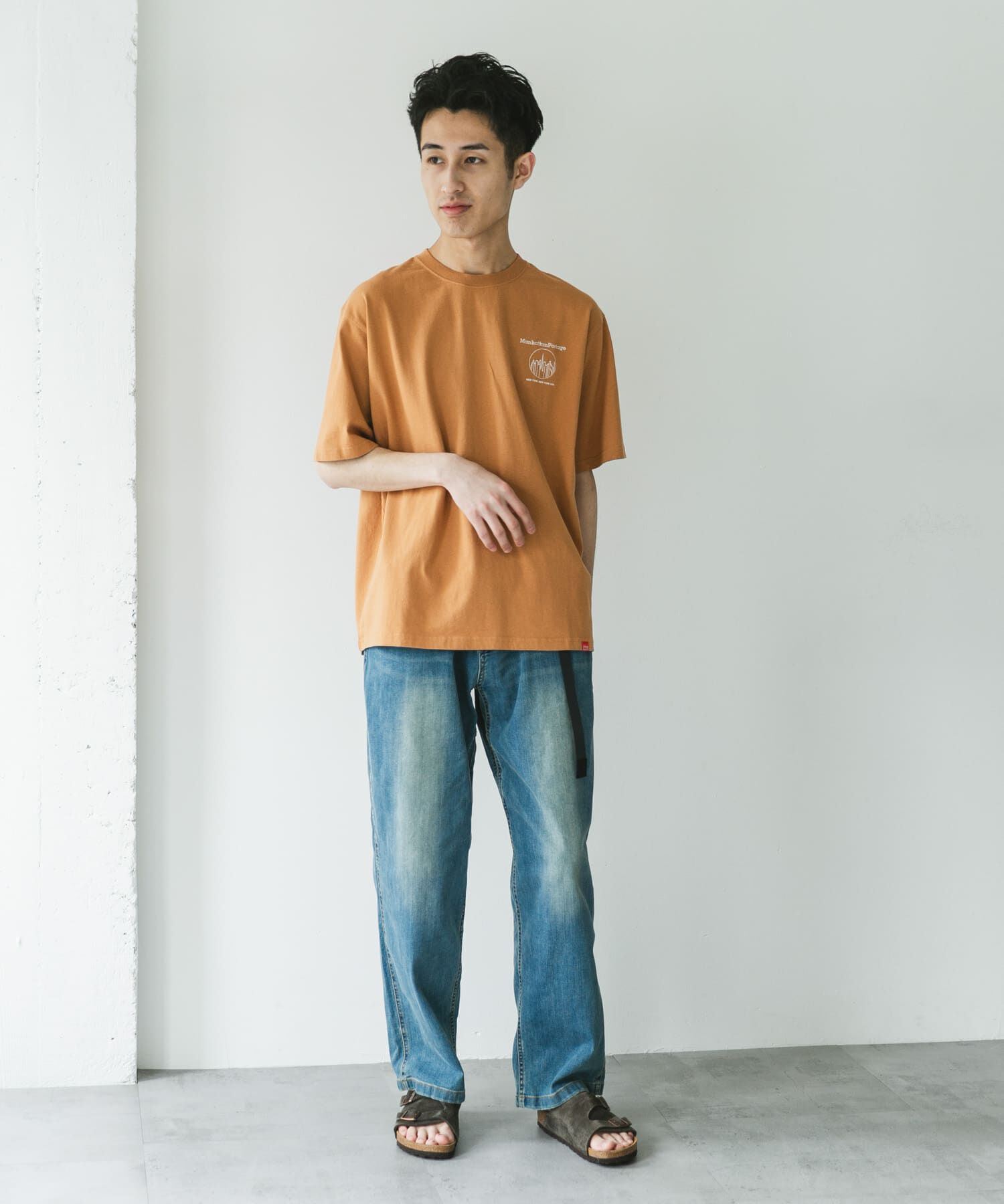 URBAN RESEARCH DOORS「『別注』MANHATTAN PORTAGE&times;DOORS　1ポイントプリントTシャツ」|Tシャツ・カットソー|