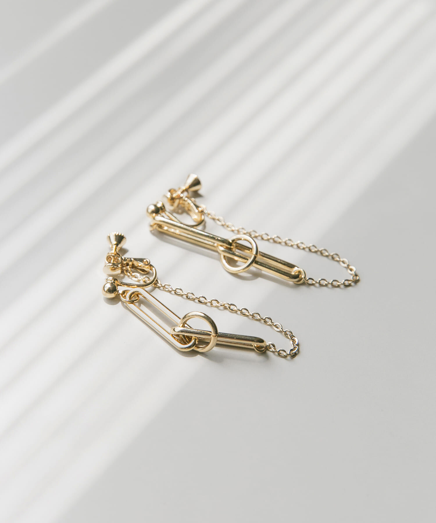 SMELLY「メタルオーバルチェーンコンビイヤリング」|イヤリング|