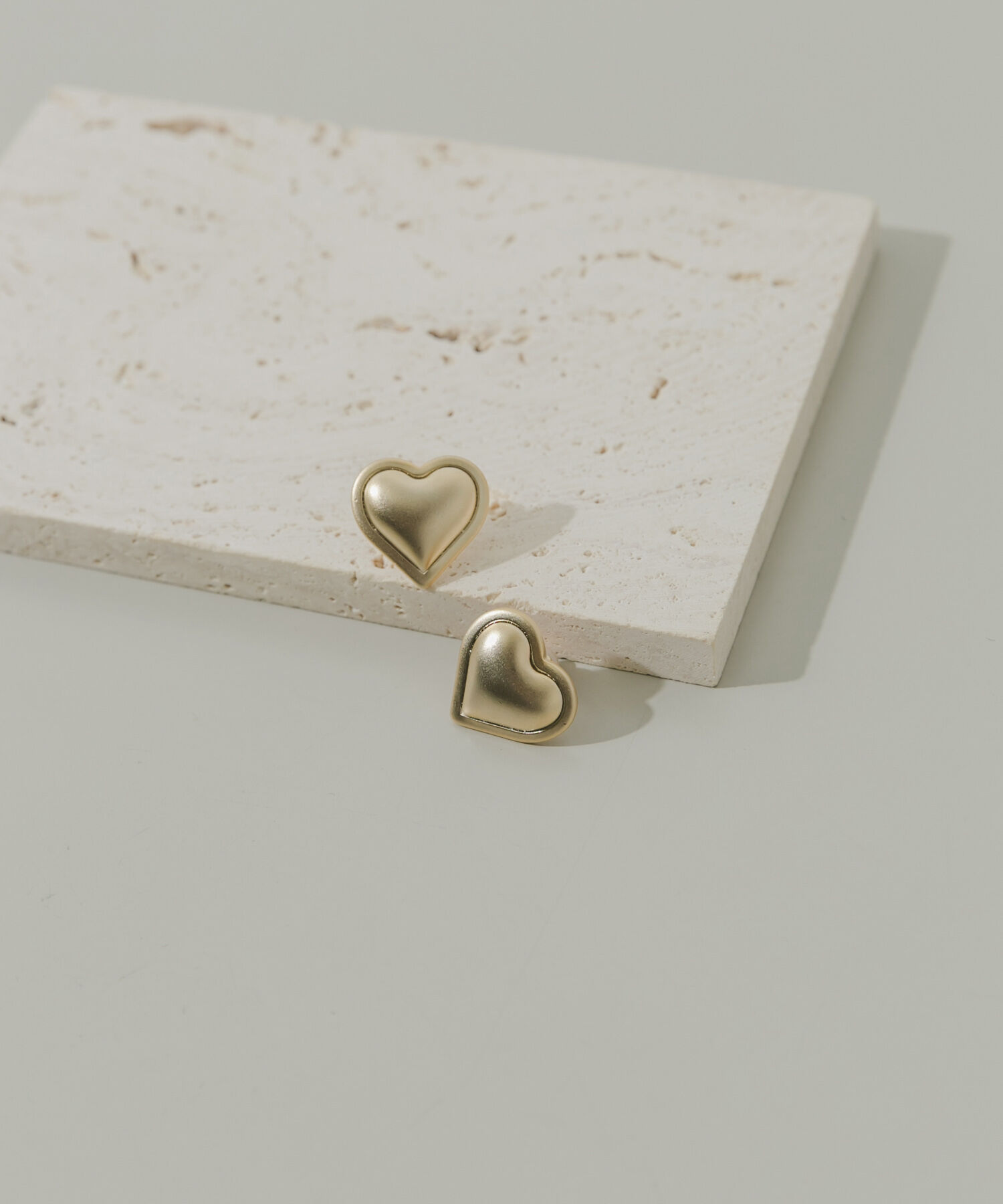 SMELLY「マットハートイヤリング」|イヤリング|