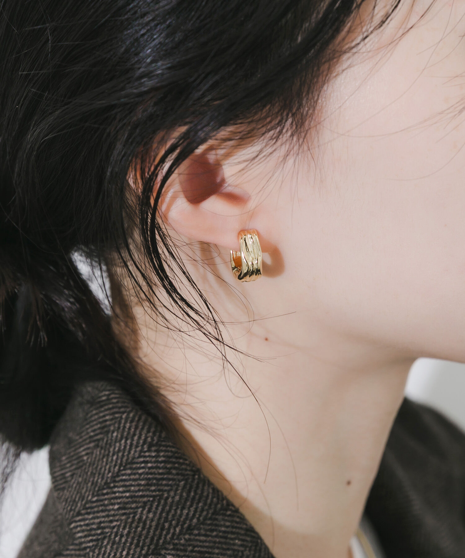 SMELLY「ニュアンスラインワンタッチフープイヤリング」|イヤリング|