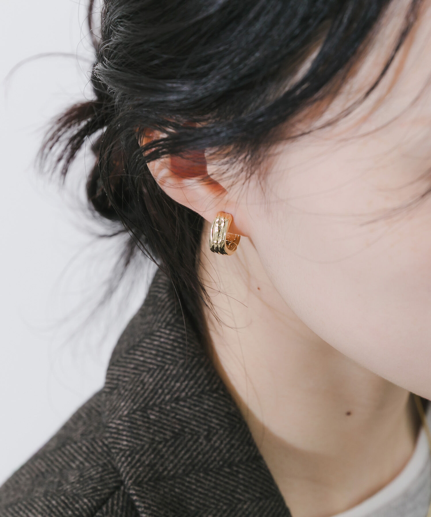 SMELLY「ニュアンスラインワンタッチフープイヤリング」|イヤリング|