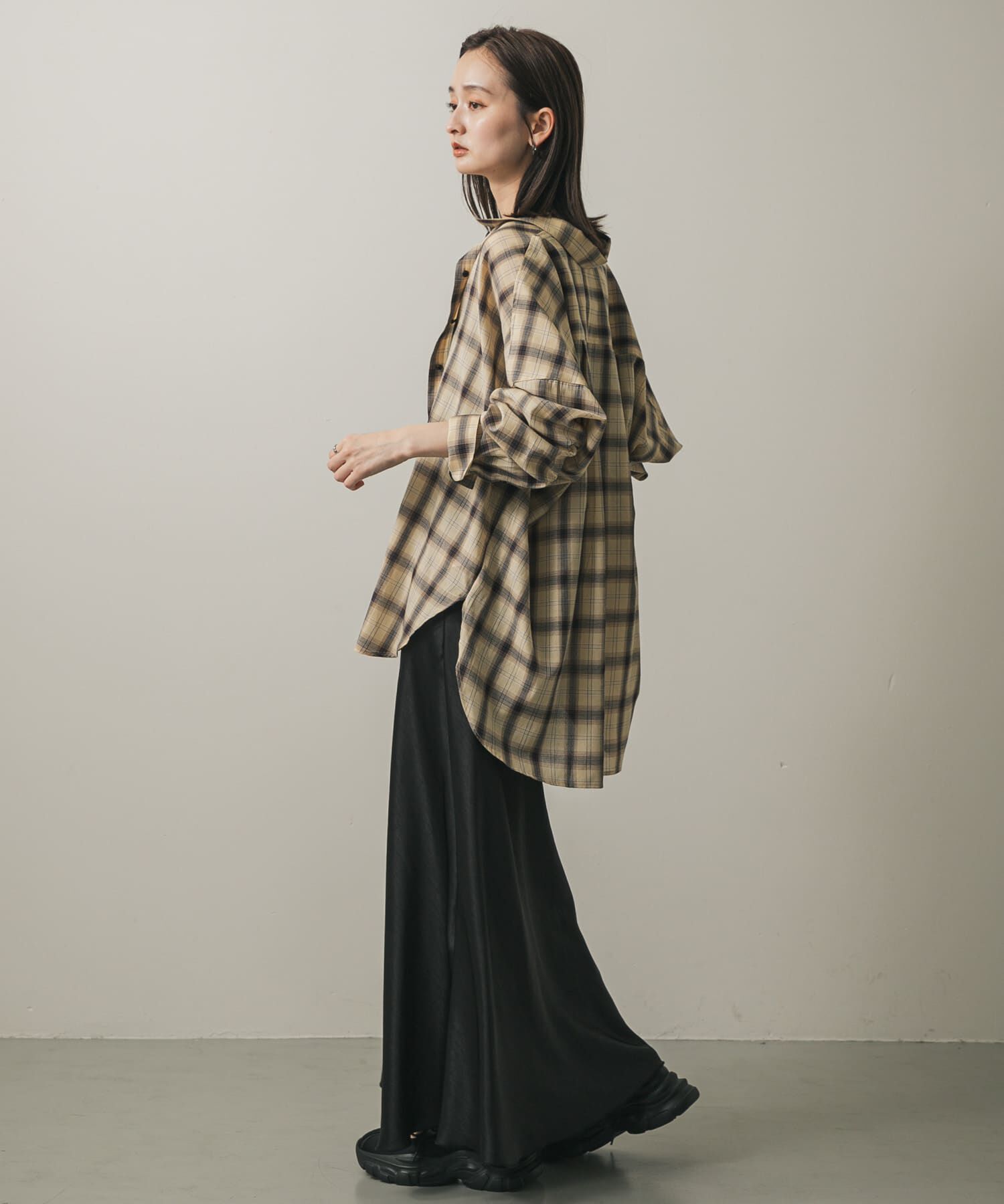 SENSE OF PLACE by URBAN RESEARCH「『一部WEB限定カラー』ナローサテンスカート」|スカート|