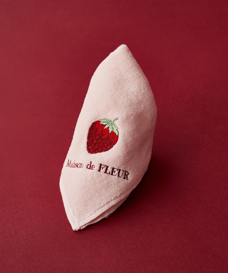 Maison de FLEUR「イチゴ刺繍タオルハンカチ」|ハンカチ|ライトピンク