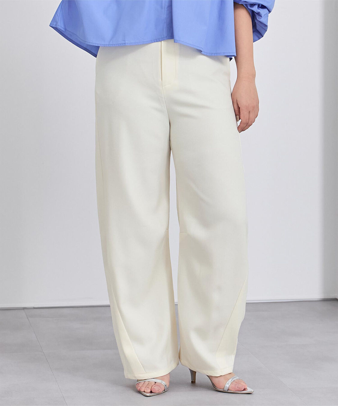 ur's「ベーシックカーブパンツ」|スラックス|アイボリー