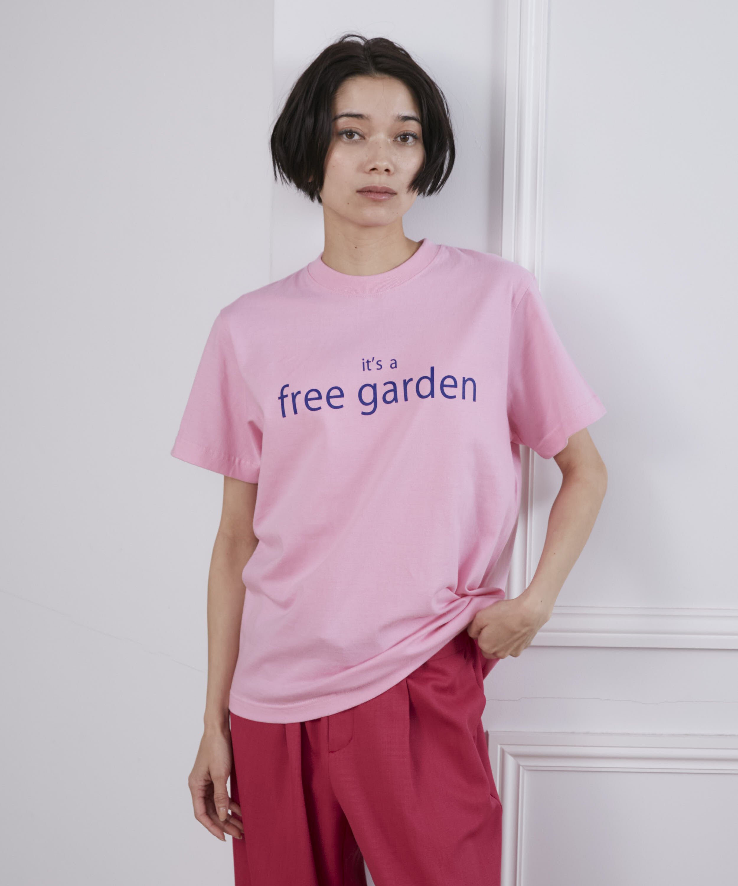 I.T.'S international「It's a free garden ロゴプリントTシャツ」|Tシャツ・カットソー|ピンク1