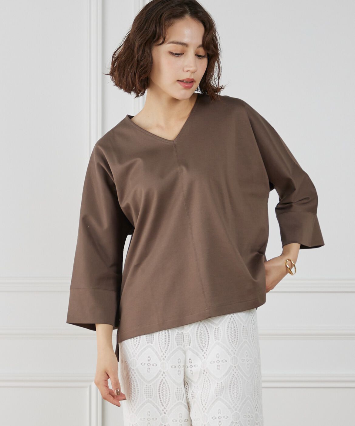 INED「《WEB限定》Vネックドルマンカットソー」|Tシャツ・カットソー|カーキ3