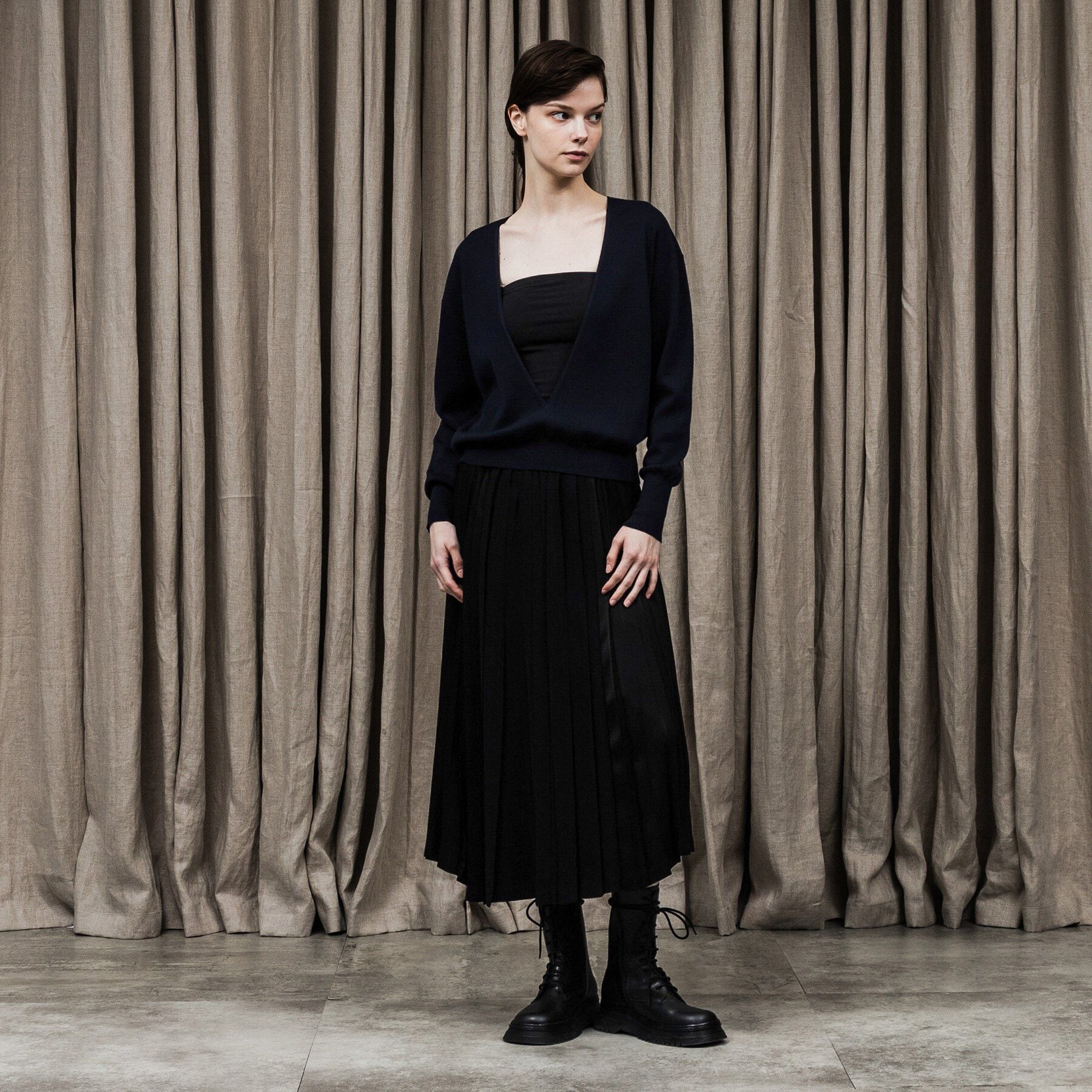 UNTITLED「ミレニアムウールVネックニット」|ニット・セーター|