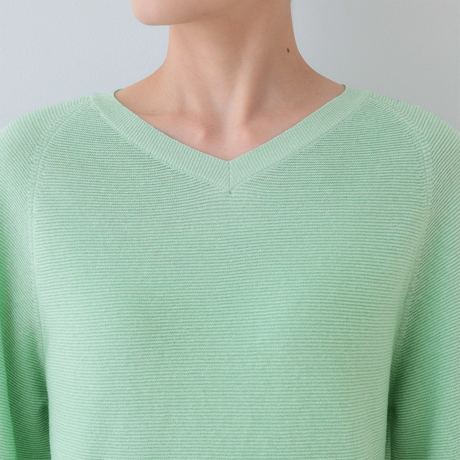 INDIVI「新色登場！【上品ラメ素材】フレアスリーブニット」|ニット・セーター|