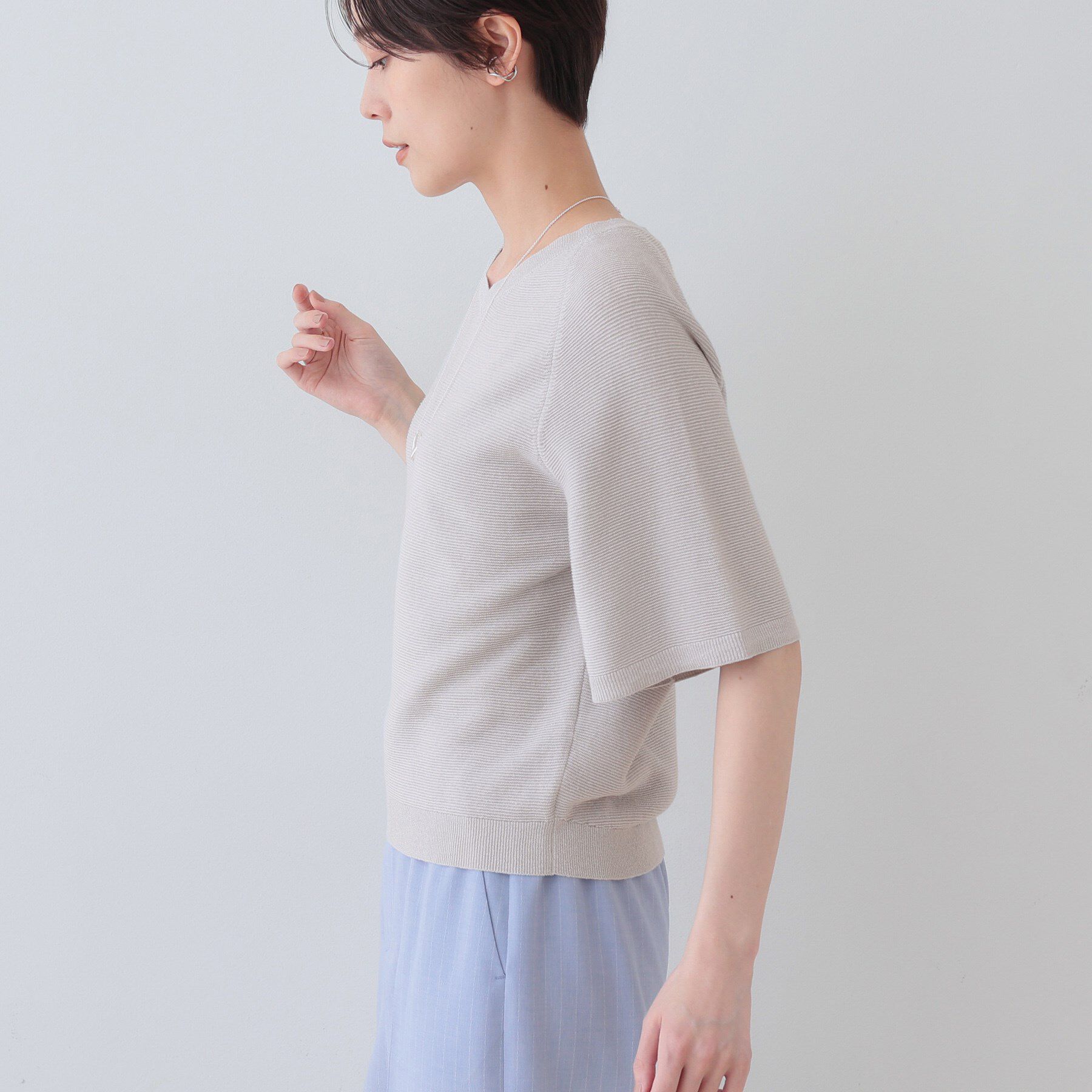 INDIVI「新色登場！【上品ラメ素材】フレアスリーブニット」|ニット・セーター|