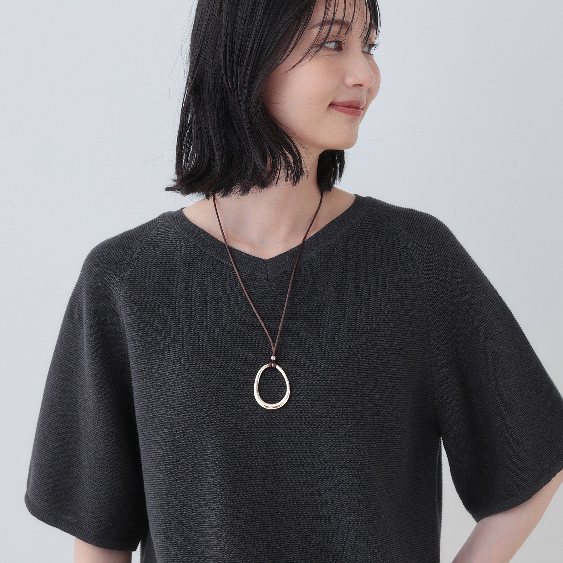 INDIVI「新色登場！【上品ラメ素材】フレアスリーブニット」|ニット・セーター|チャコールグレー(0