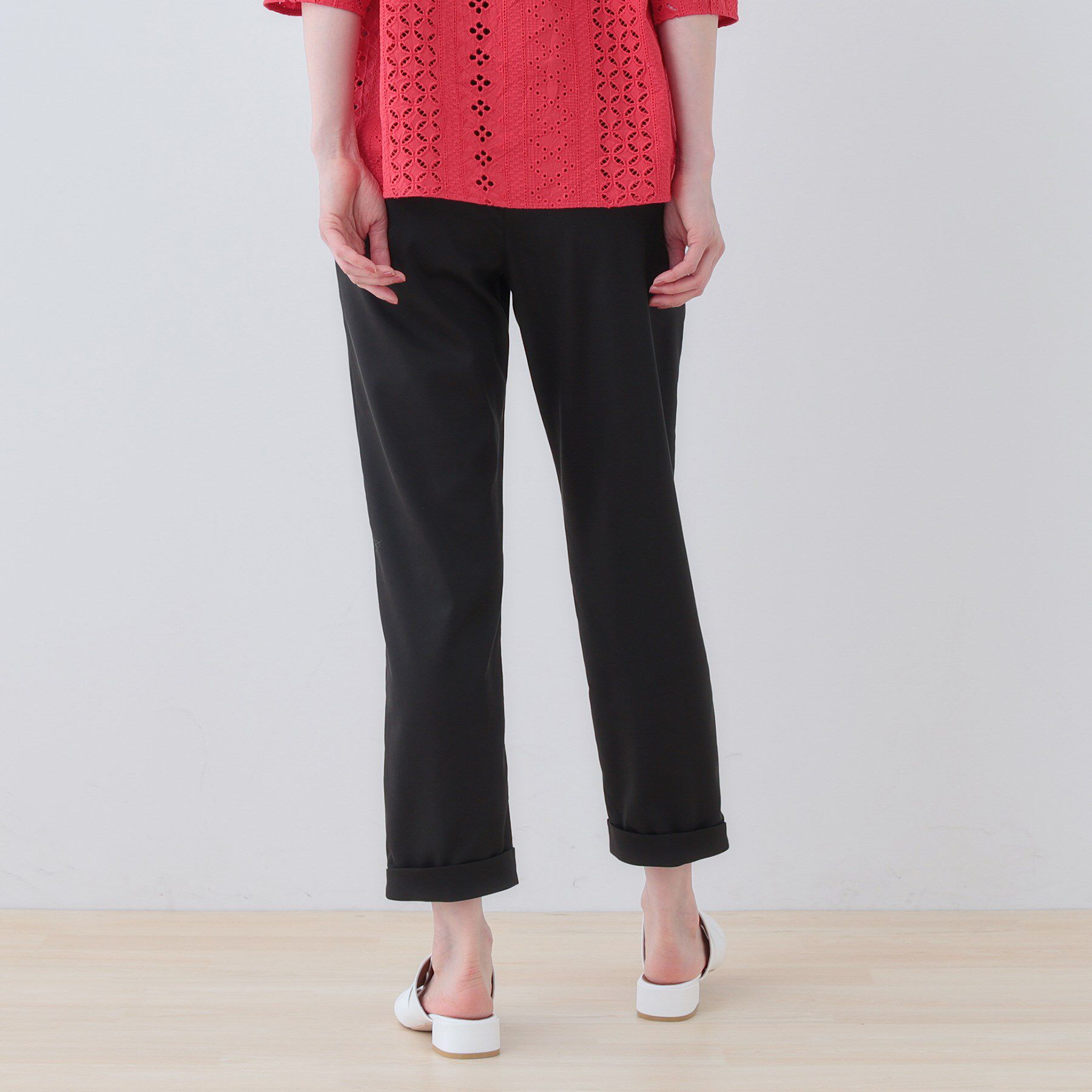 INDIVI「【洗える／高ストレッチ】クロップド丈サテンテーパードパンツ」|その他|