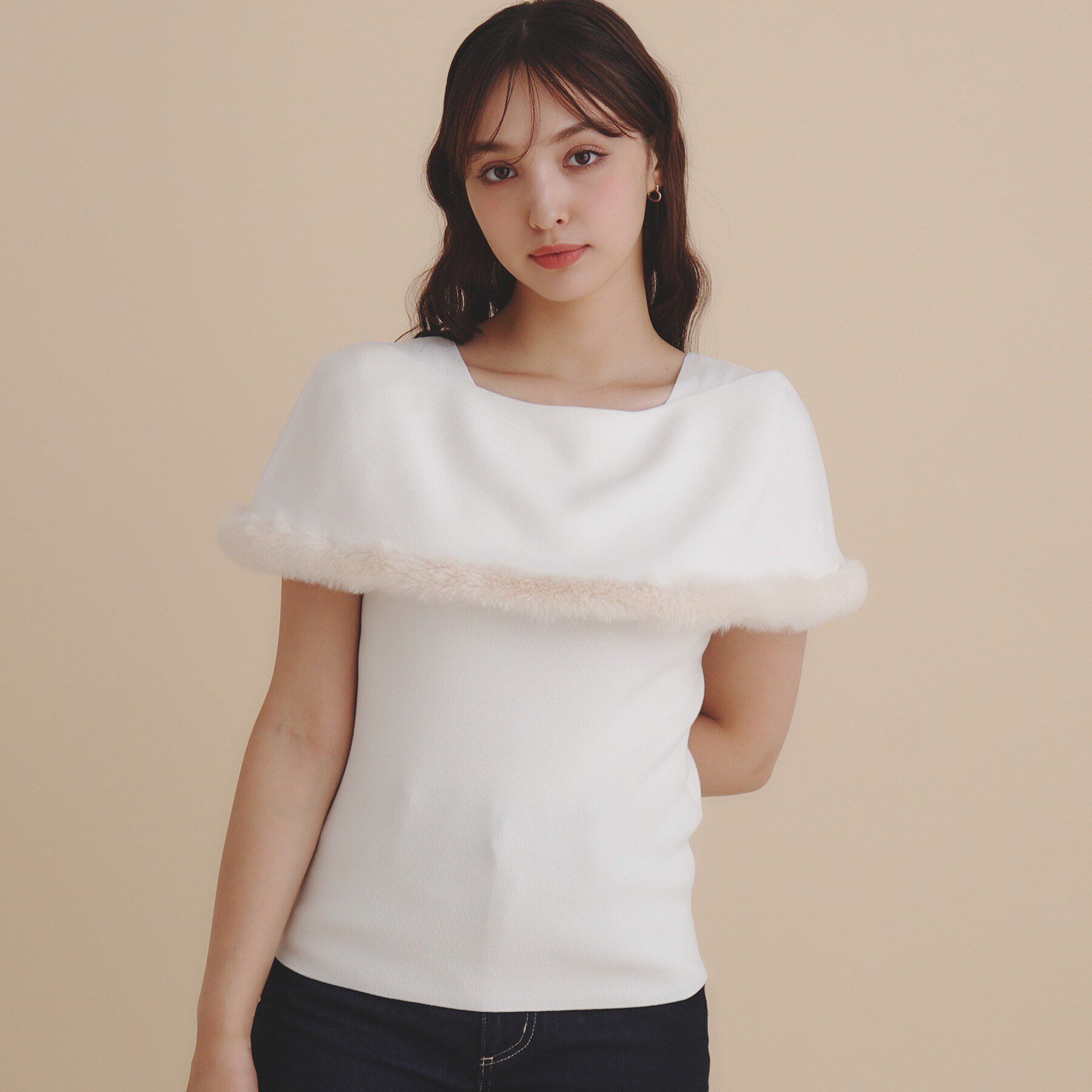 index「《美人百花掲載》ファートリミングケープニット【洗濯機洗い可】」|ニット・セーター|アイボリー(004)