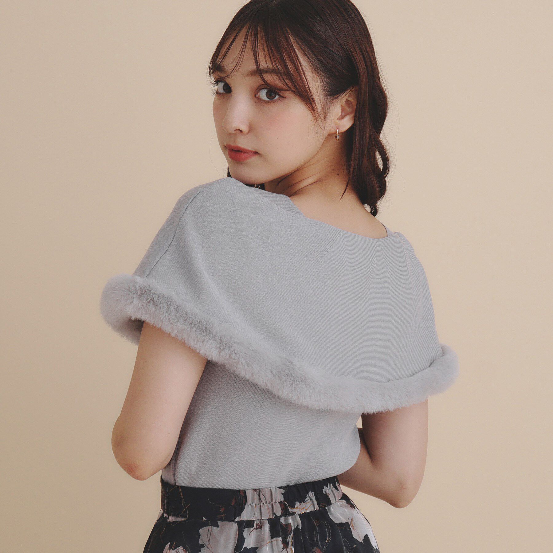 index「《美人百花掲載》ファートリミングケープニット【洗濯機洗い可】」|ニット・セーター|