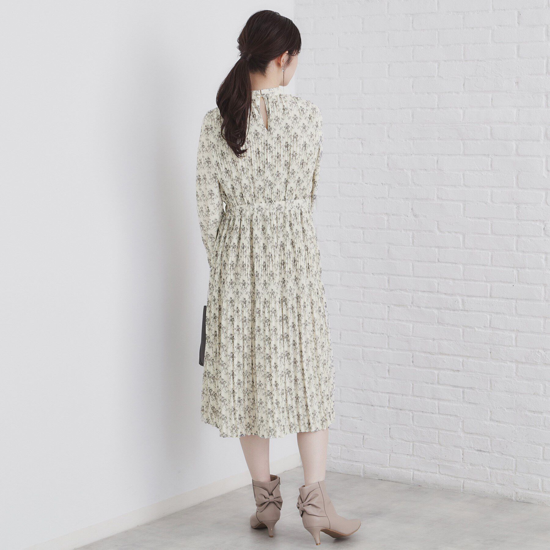 index「マジョリカプリーツ小花柄ワンピース【洗濯機洗い可】」|ワンピース|