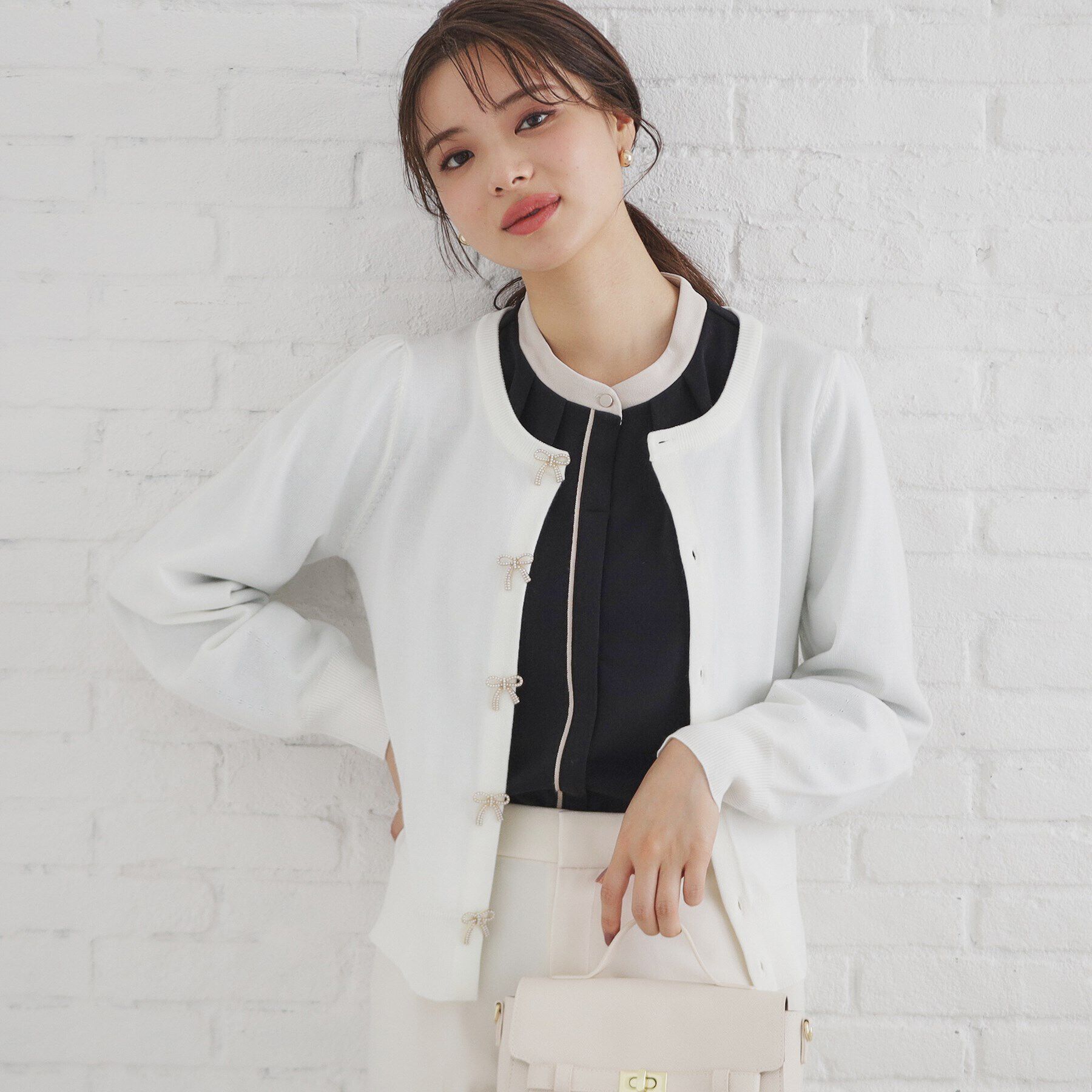 index「リボンパール調ビジューカーディガン【洗える】」|カーディガン|オフホワイト(003