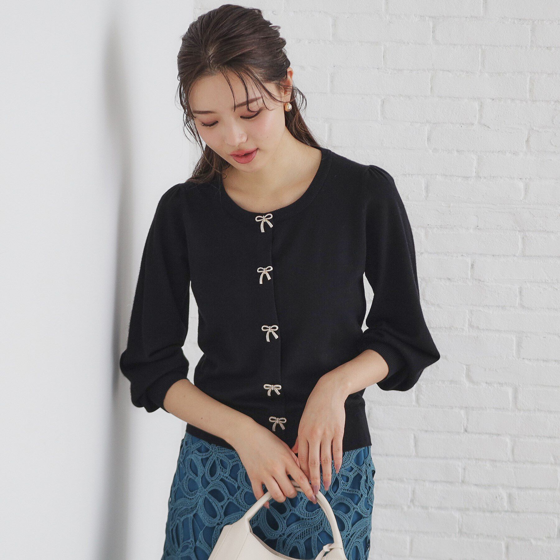 index「リボンパール調ビジューカーディガン【洗える】」|カーディガン|ブラック(019)