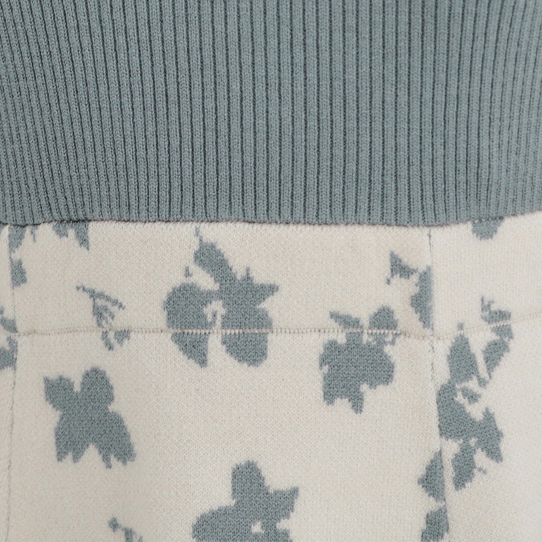 index「フラワージャカードフレアニットワンピース【洗濯機洗い可】」|ワンピース|