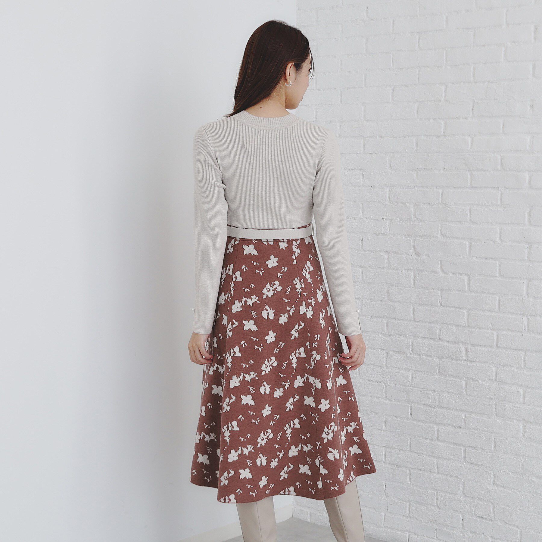 index「フラワージャカードフレアニットワンピース【洗濯機洗い可】」|ワンピース|