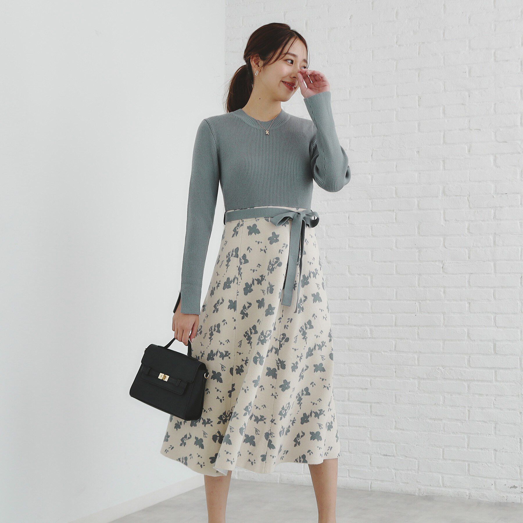 index「フラワージャカードフレアニットワンピース【洗濯機洗い可】」|ワンピース|