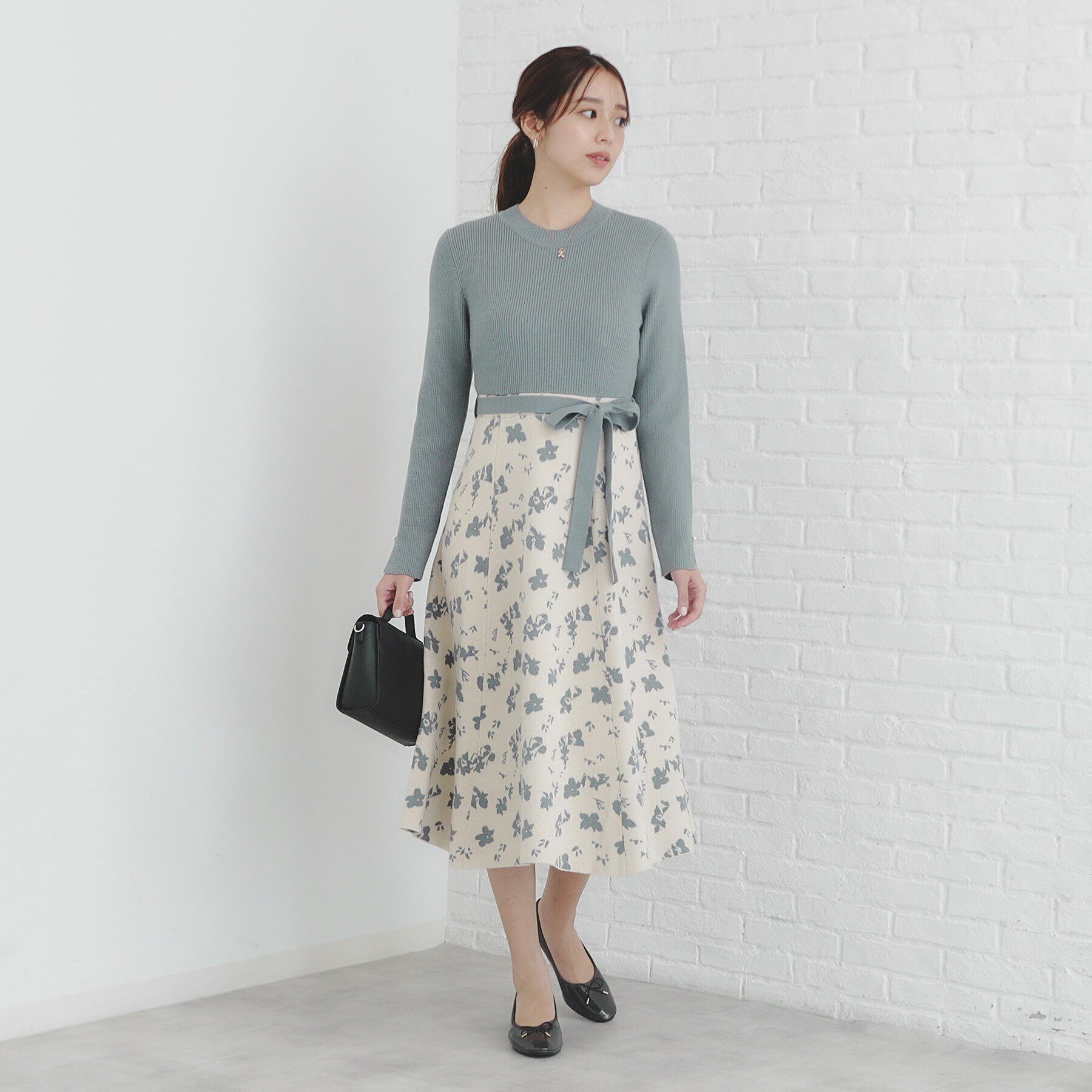 index「フラワージャカードフレアニットワンピース【洗濯機洗い可】」|ワンピース|