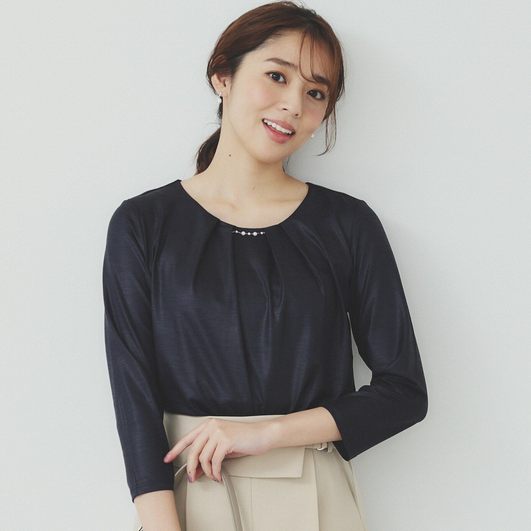 index「パール調チェーン付きフロントタックトップス【洗濯機洗い可】」|シャツ・ブラウス|ネイビー(094)