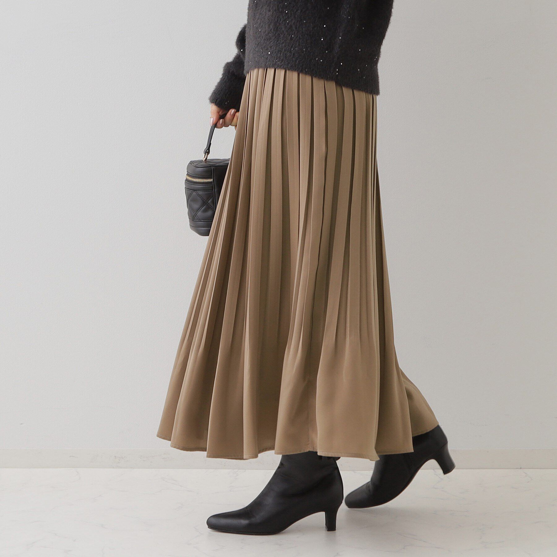 Couture broach「【軽やか・上品なツヤ感】ピーチサテンプリーツスカート」|スカート|