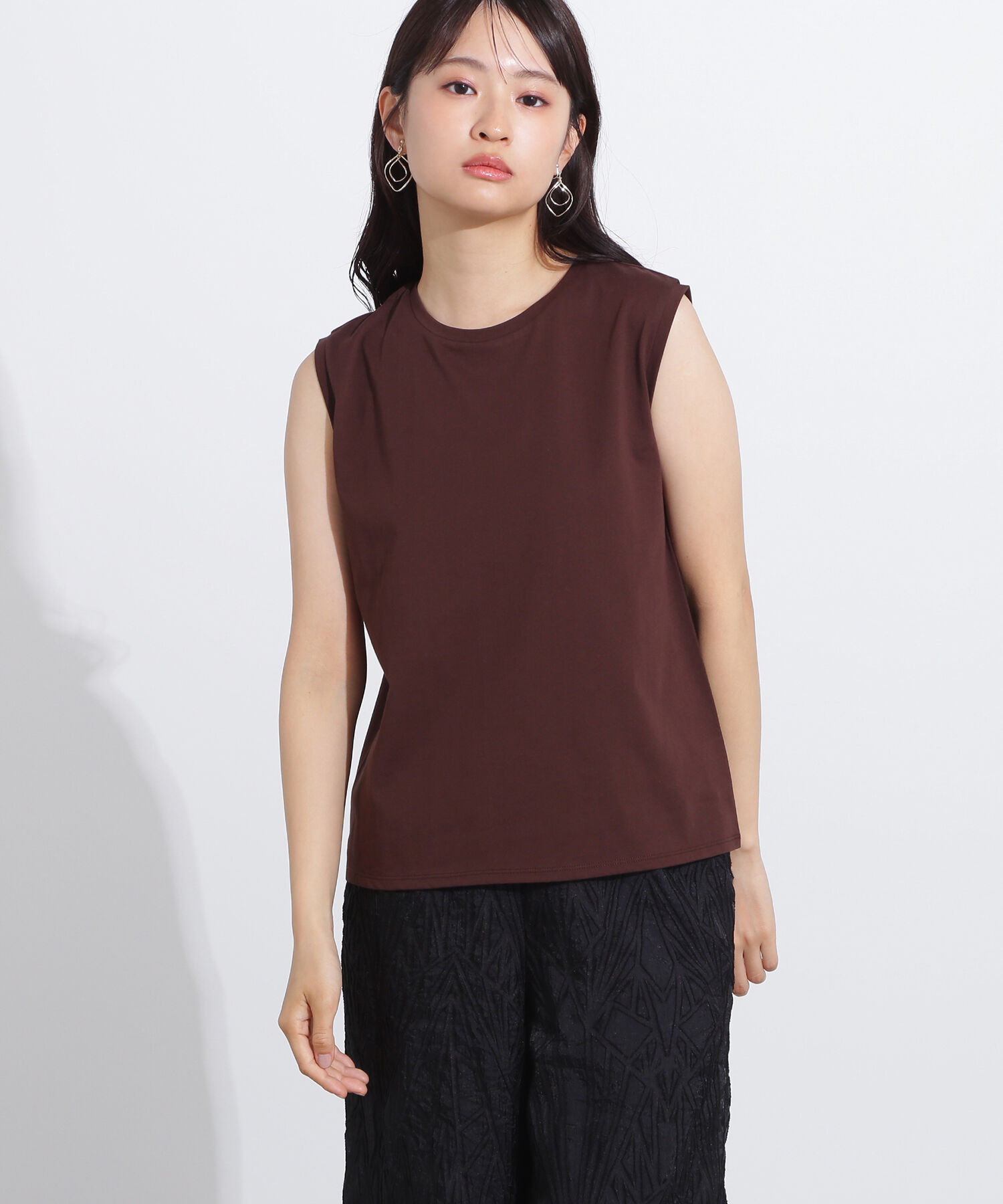  「メタルプレートノースリーブカットソー」|Tシャツ・カットソー|ダークブラウ 1