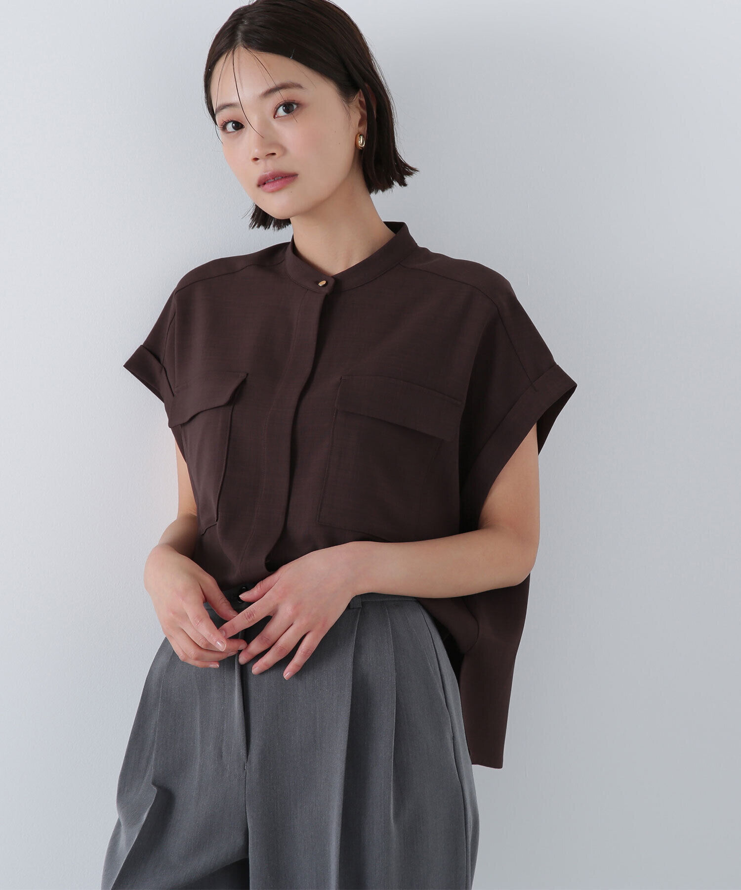  「ドライタッチダブルポケットブラウス」|シャツ・ブラウス|ダークブラウ 1