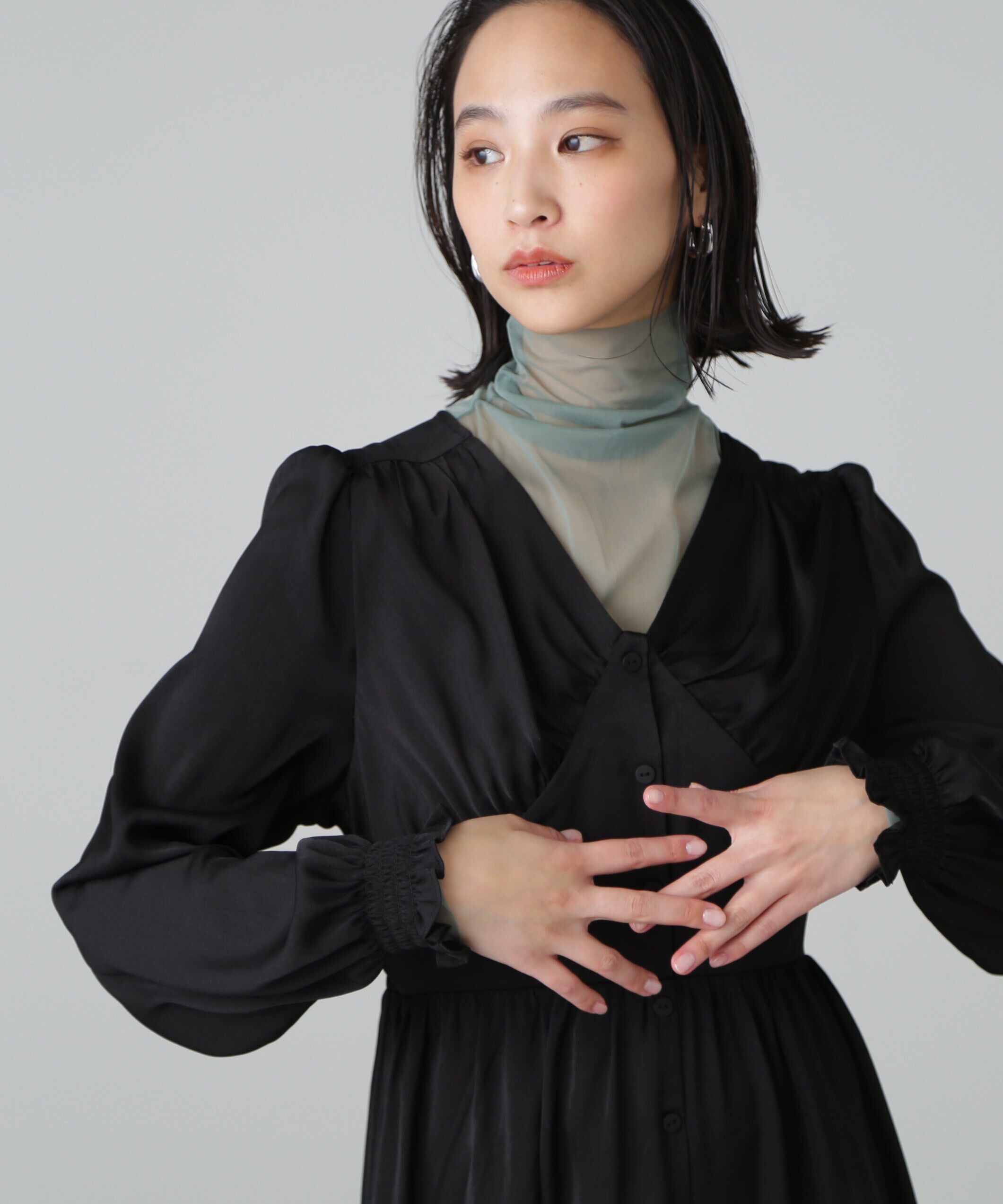  「ボリュームスリーブＶネックワンピース」|ワンピース|