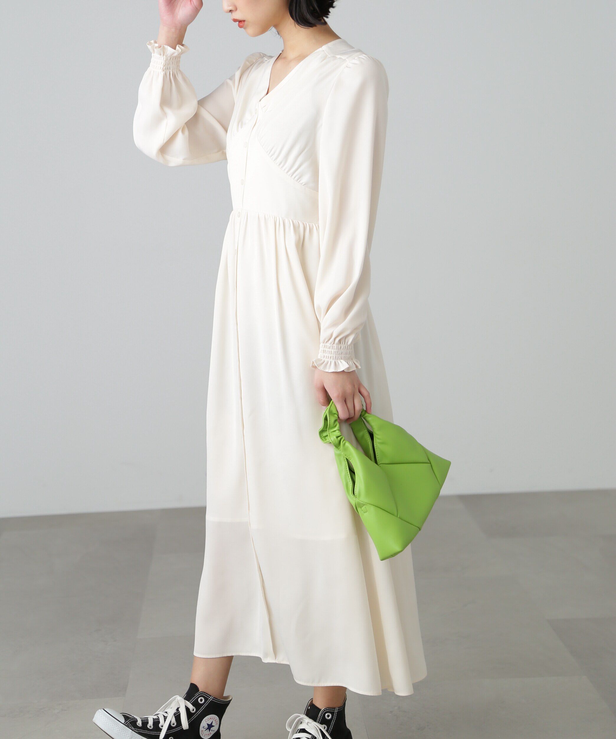  「ボリュームスリーブＶネックワンピース」|ワンピース|オフ