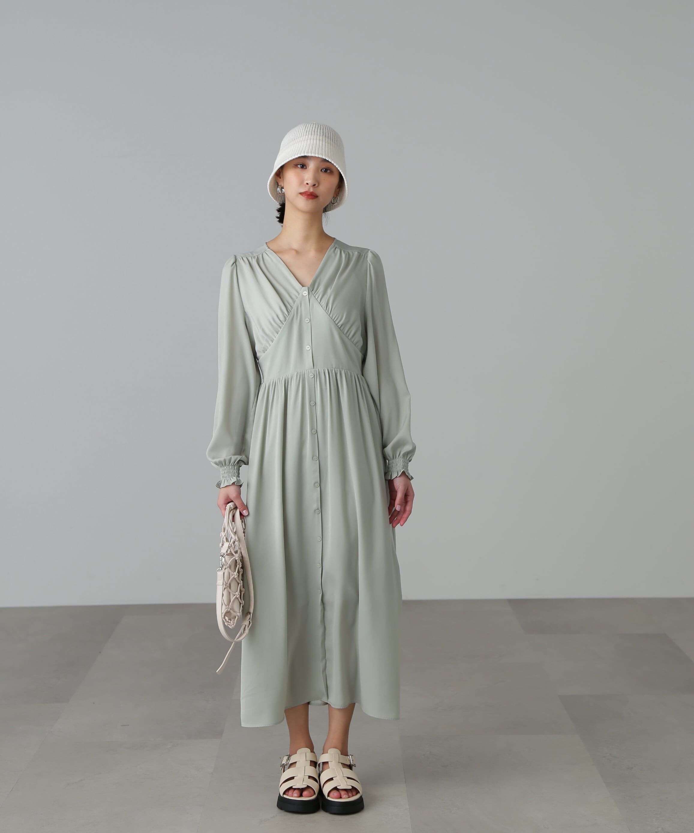  「ボリュームスリーブＶネックワンピース」|ワンピース|