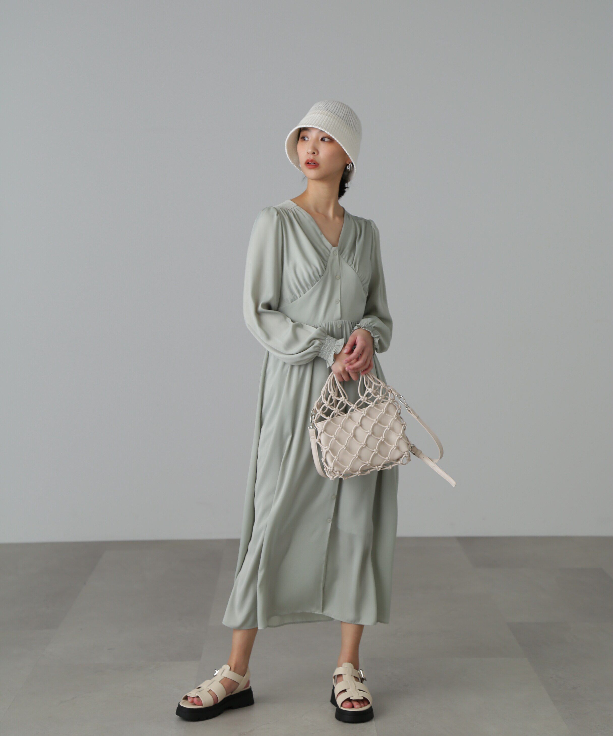  「ボリュームスリーブＶネックワンピース」|ワンピース|