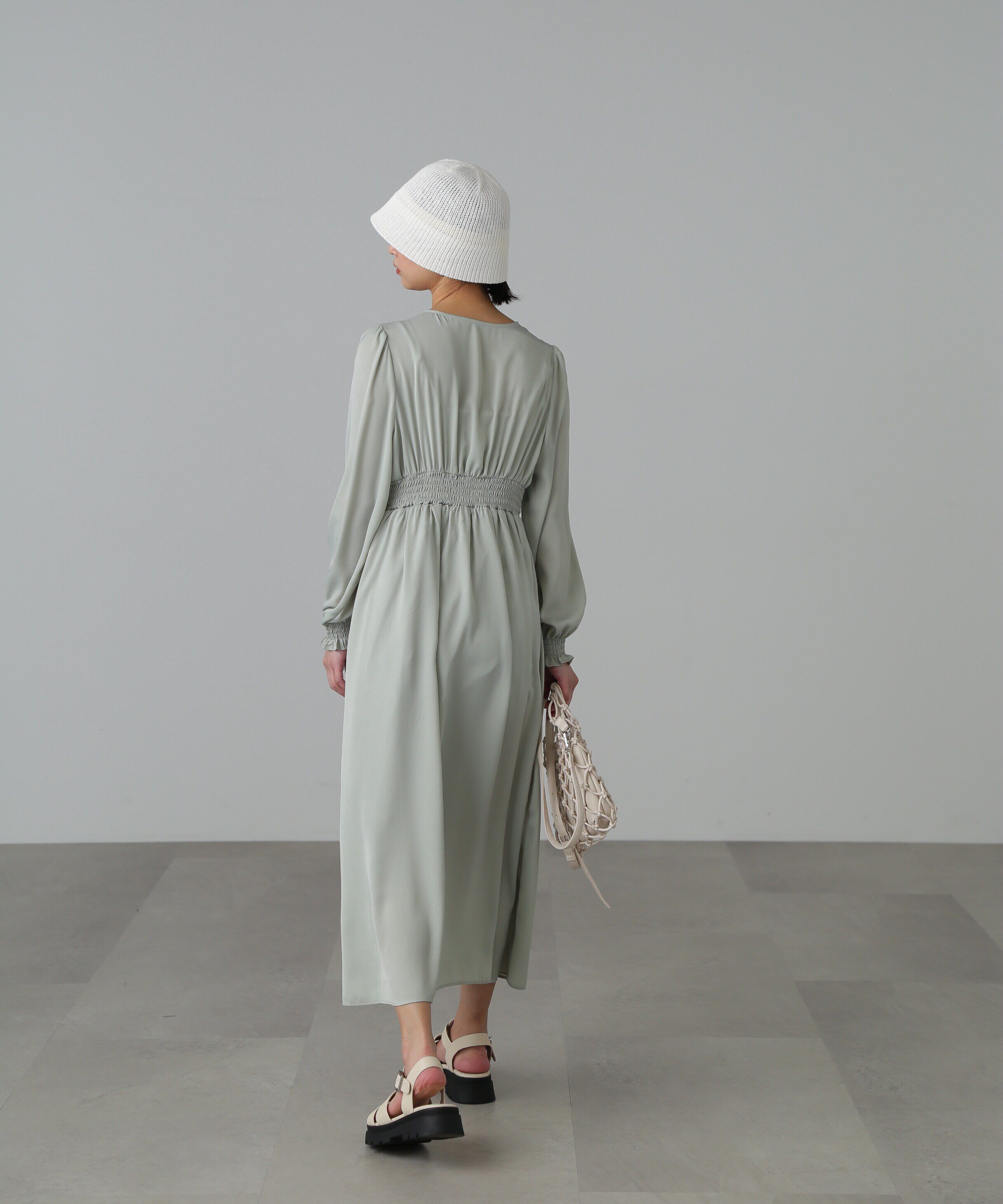  「ボリュームスリーブＶネックワンピース」|ワンピース|