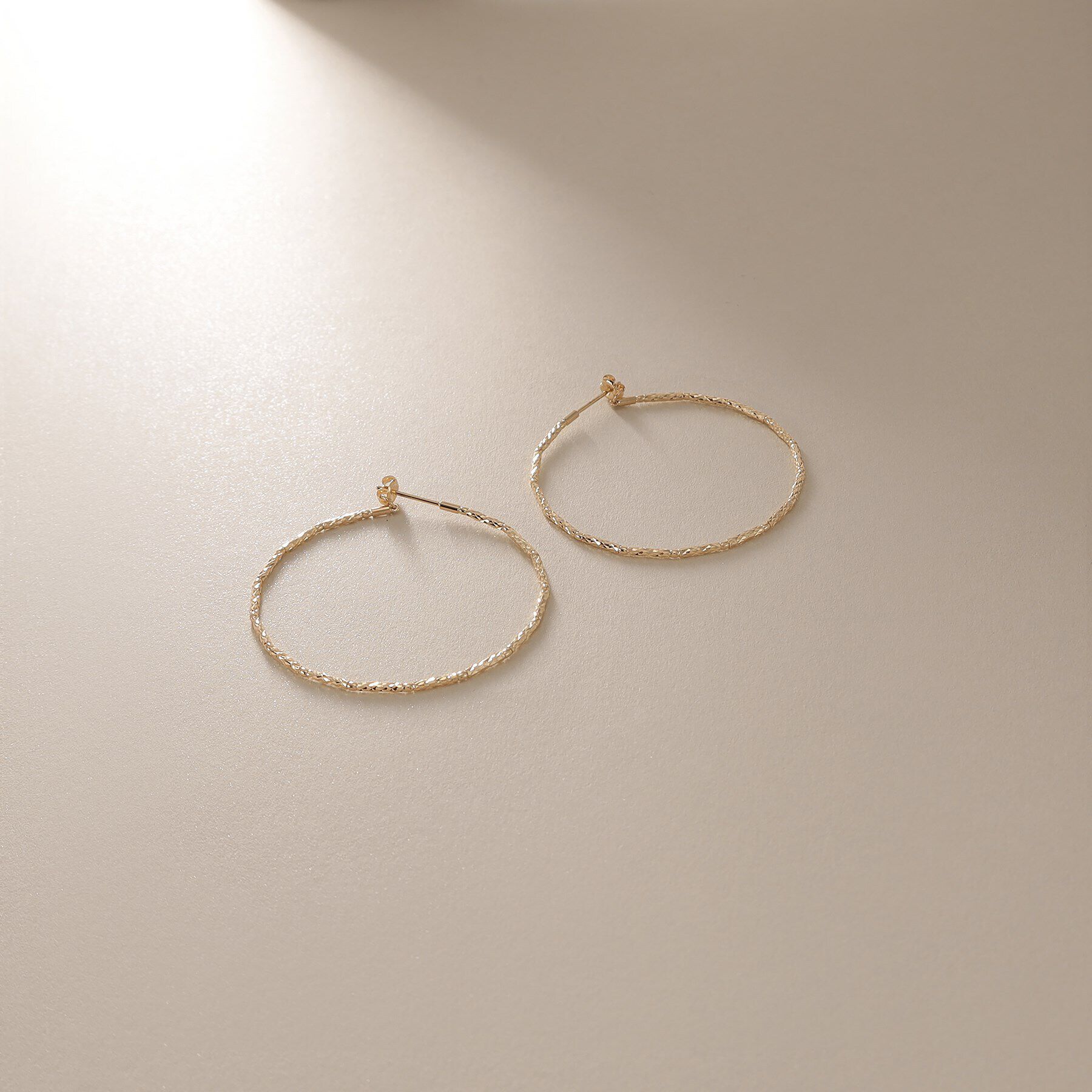 COCOSHNIK「K18ミラーカットビーズ フープピアス（小）」|ピアス|