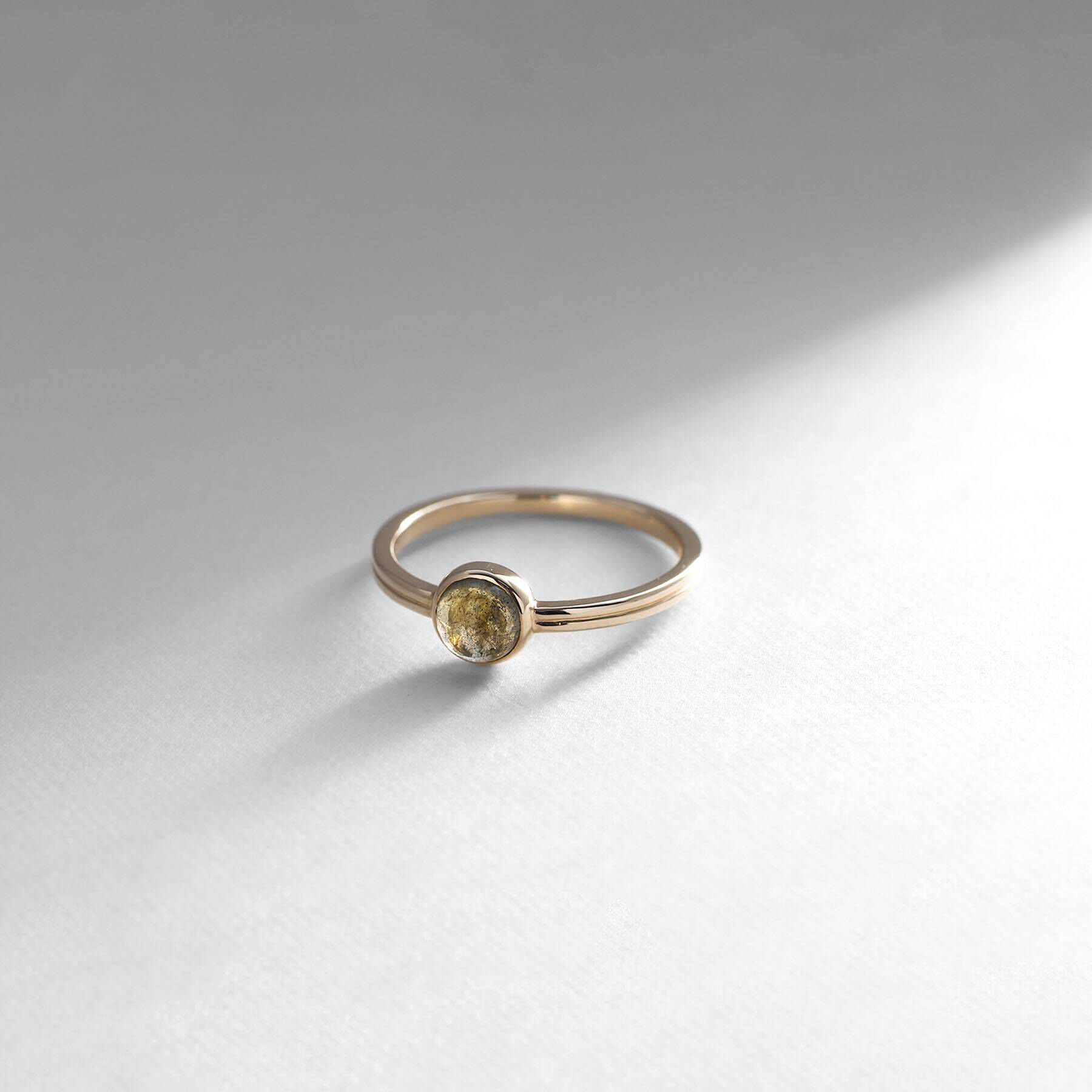 COCOSHNIK「K10ラブラドライト ラウンドカボション リング」|リング|