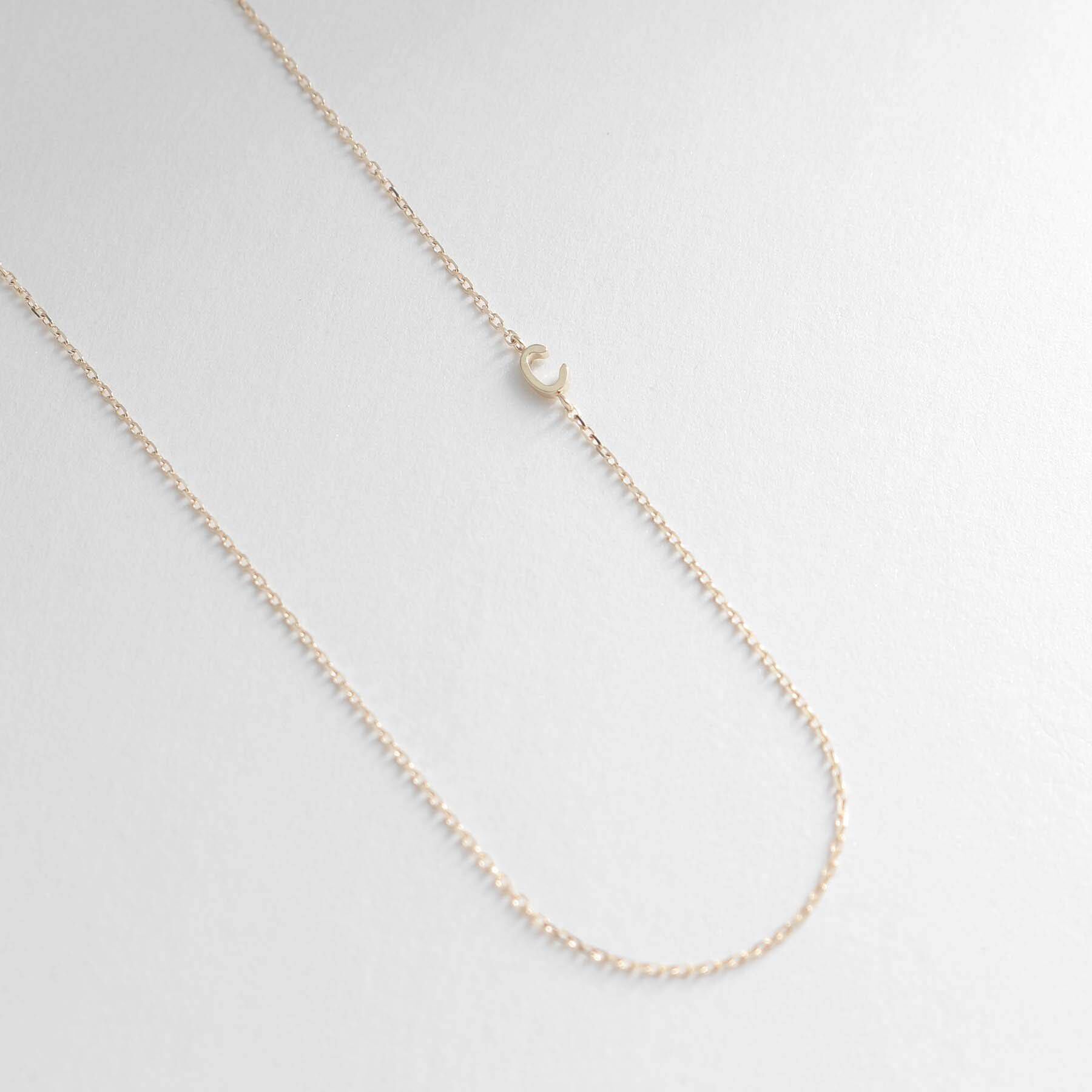 COCOSHNIK「【WEB限定】K10イニシャルＣ ネックレス」|ネックレス|