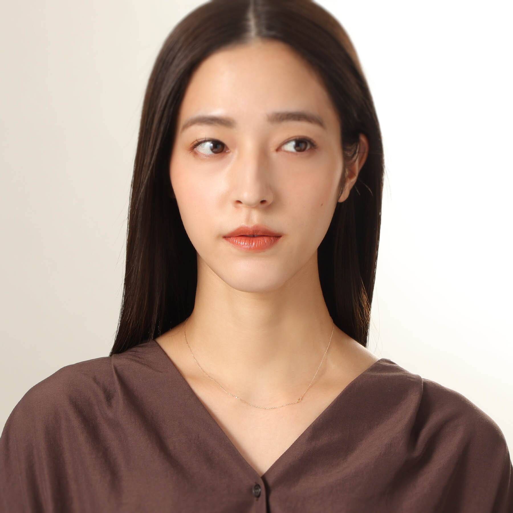 COCOSHNIK「【WEB限定】K10イニシャルＣ ネックレス」|ネックレス|