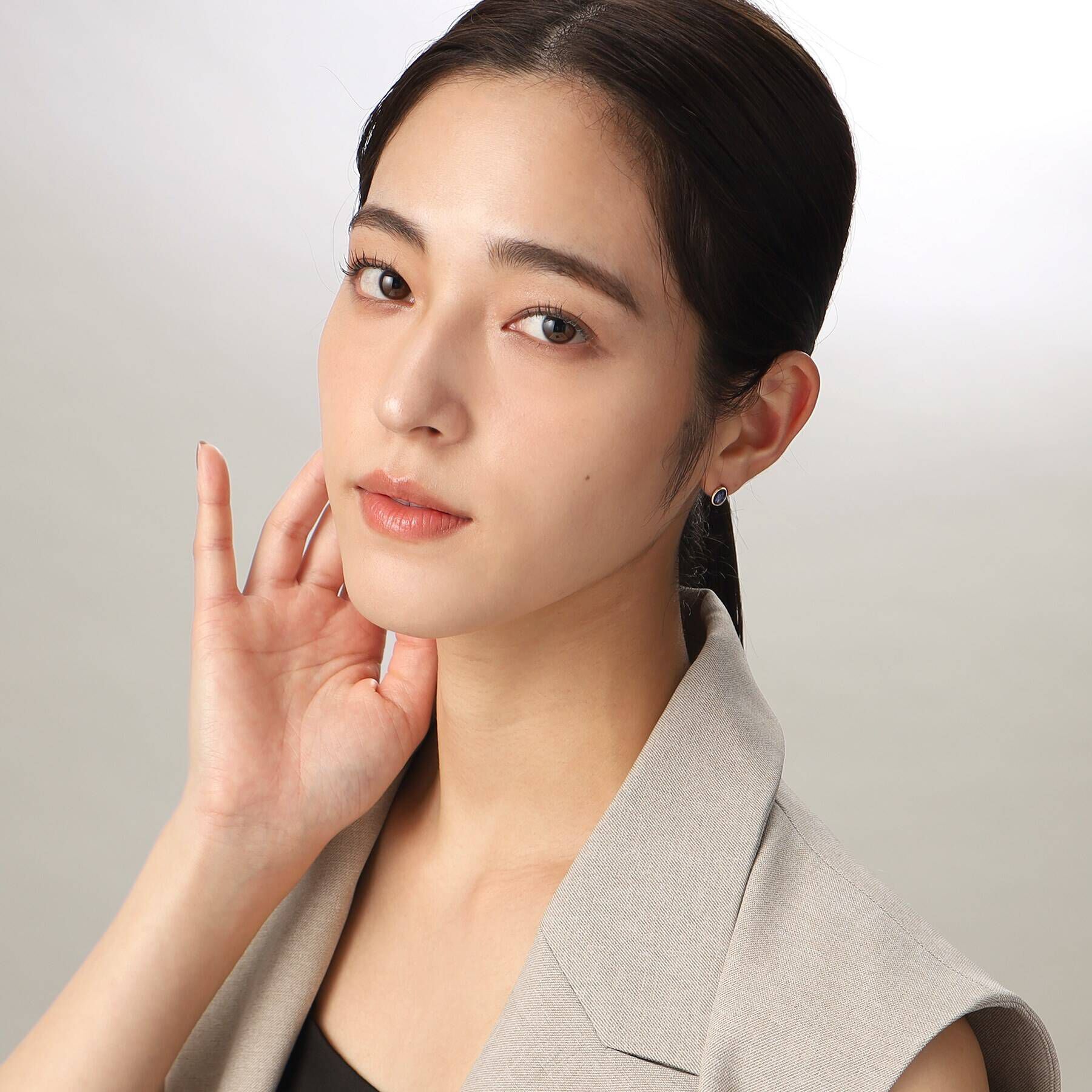 COCOSHNIK「K10カイヤナイト オーバルカボション スタッドピアス」|ピアス|