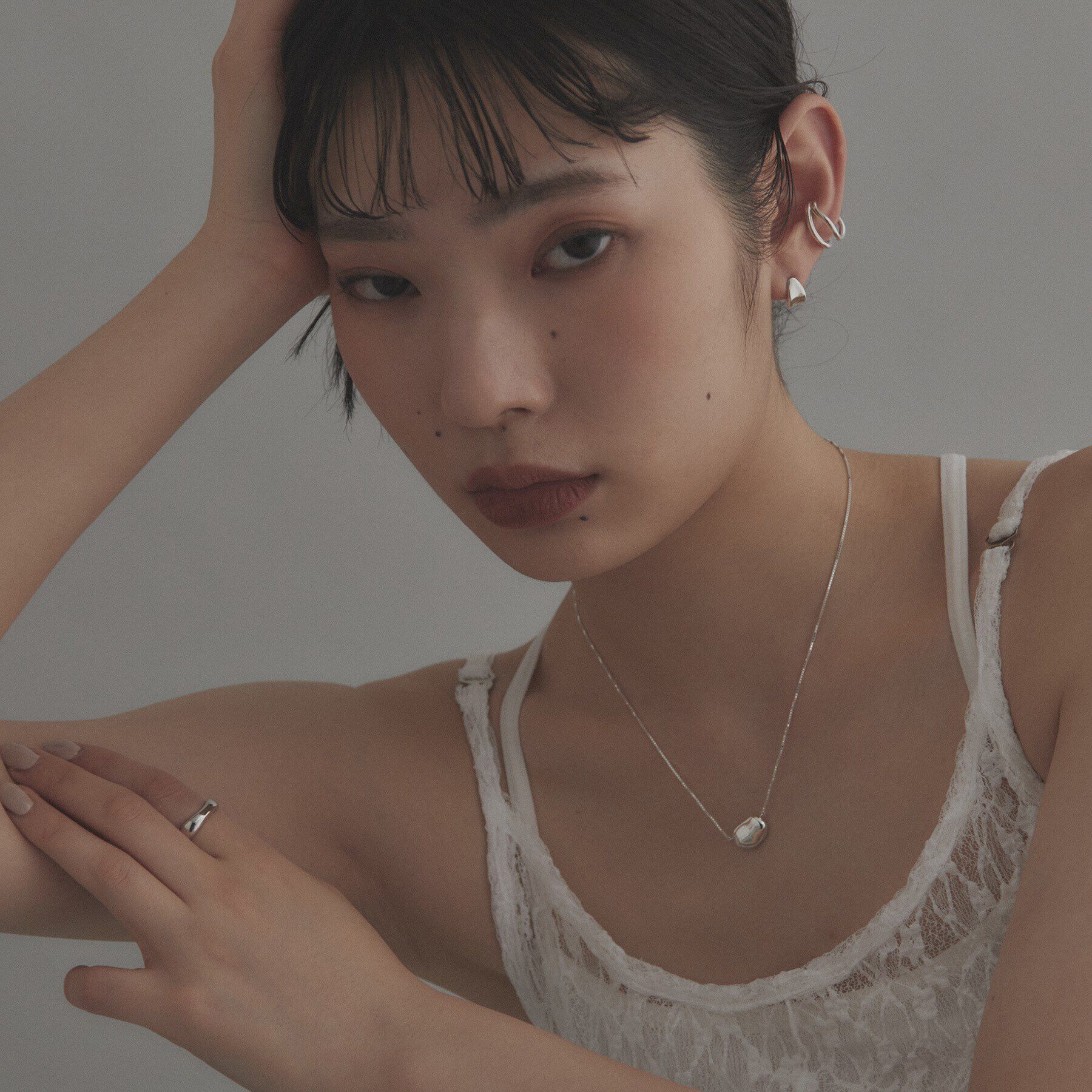 COCOSHNIK ONKITSCH「シルバー ラインイヤーカフ ダブルカーブ」|イヤリング|