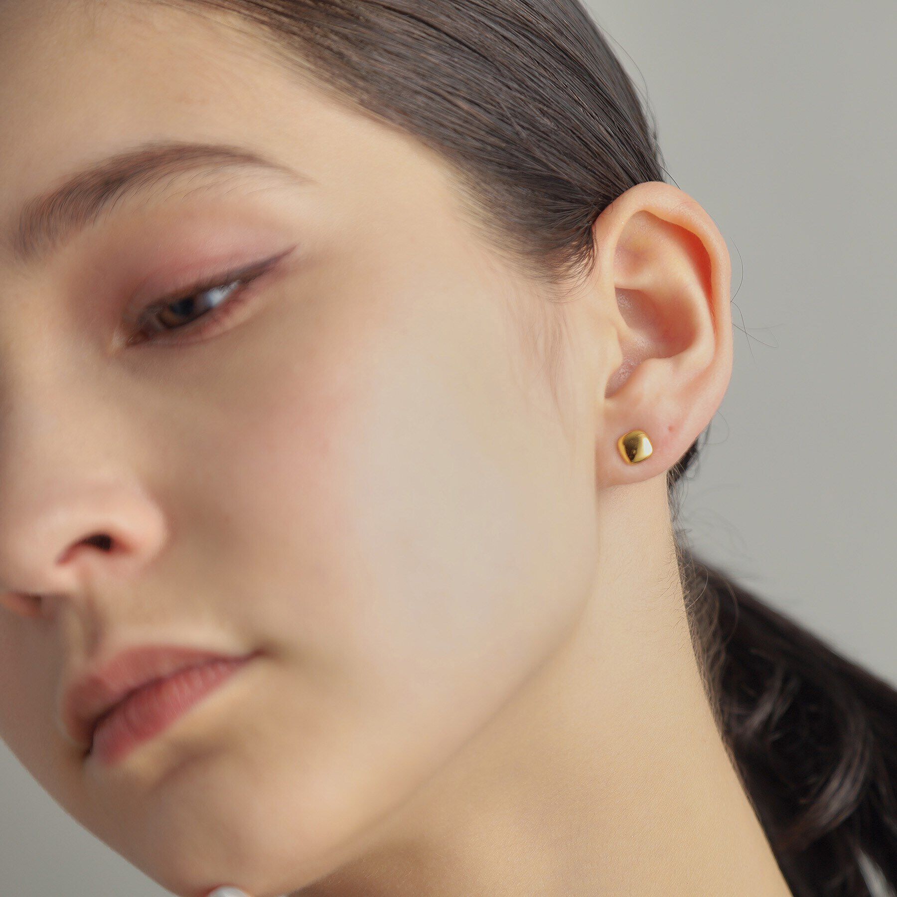 COCOSHNIK ONKITSCH「シルバー クッションシェイプ スタッドピアス GP」|ピアス|