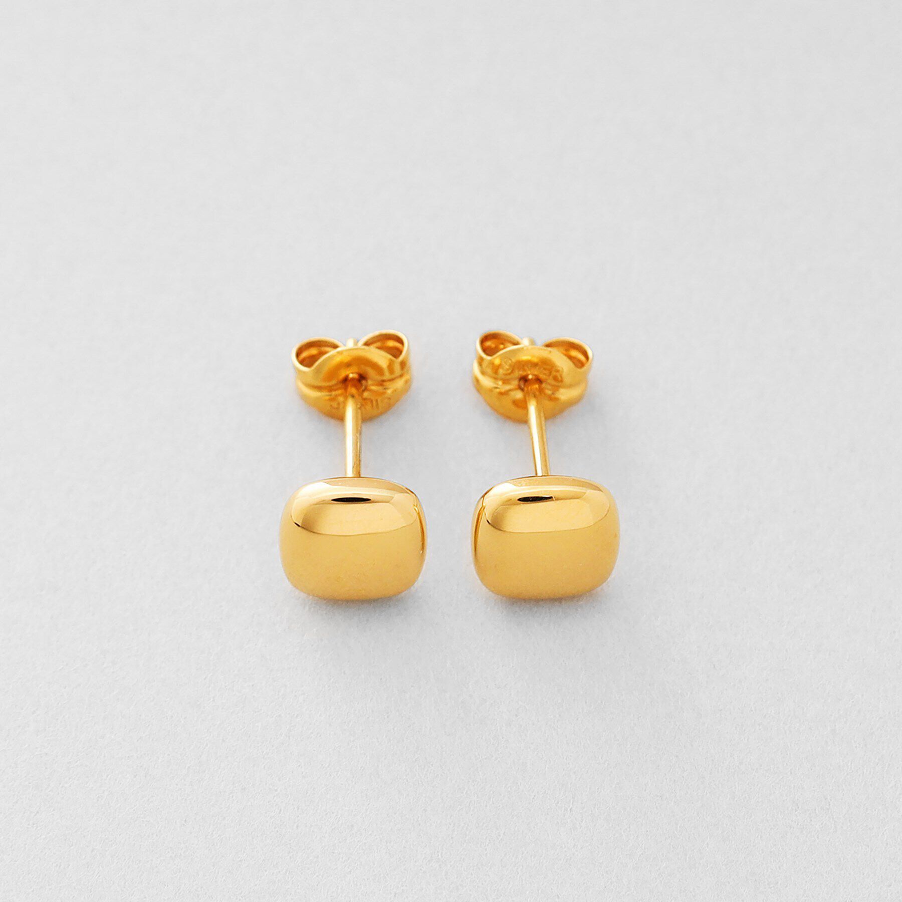 COCOSHNIK ONKITSCH「シルバー クッションシェイプ スタッドピアス GP」|ピアス|