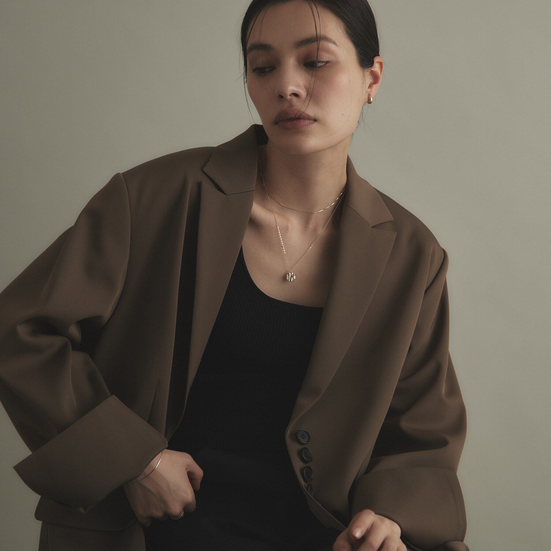 COCOSHNIK「K10ペアシェイプワンタッチ イヤリング」|イヤリング|