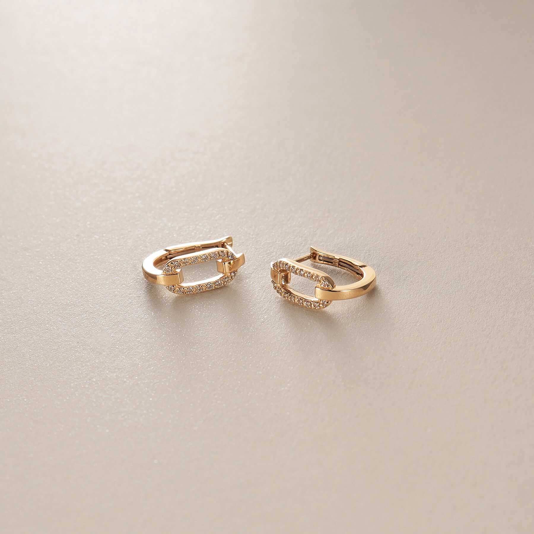 COCOSHNIK「K10ダイヤモンド ケーブルチェーンモチーフ ワンタッチピアス」|ピアス|イエローゴールド(1