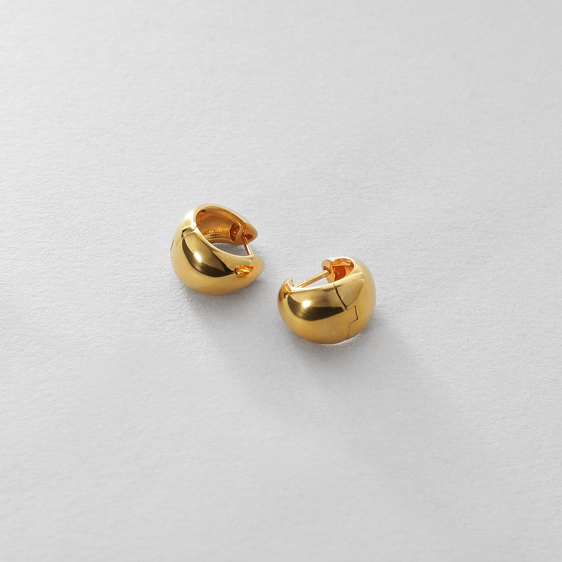 COCOSHNIK ONKITSCH「シルバー ハギーフープ ポインテッドワイドピアス GP」|ピアス|