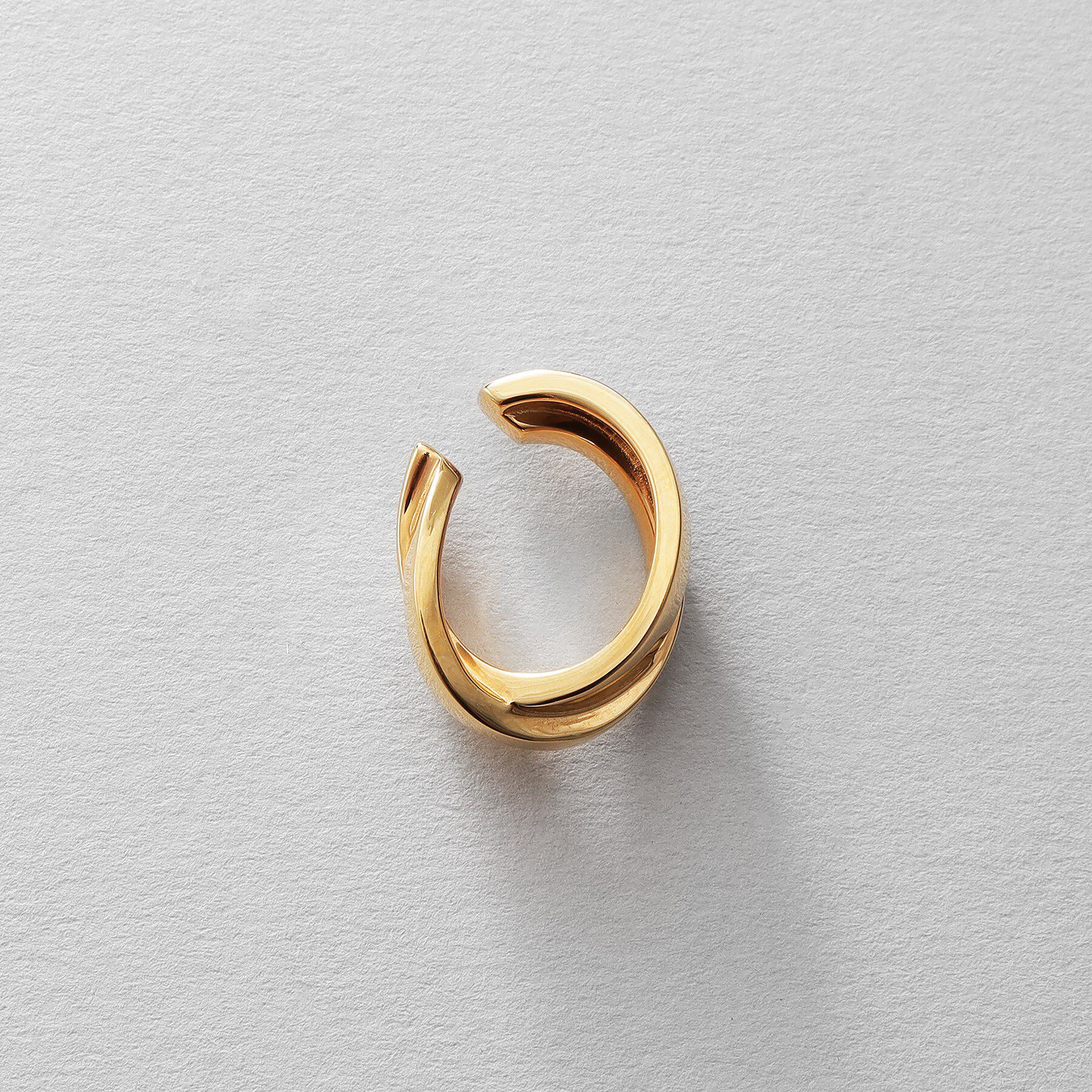 COCOSHNIK ONKITSCH「シルバー フラットオーバルクロスイヤカフ GP」|イヤリング|