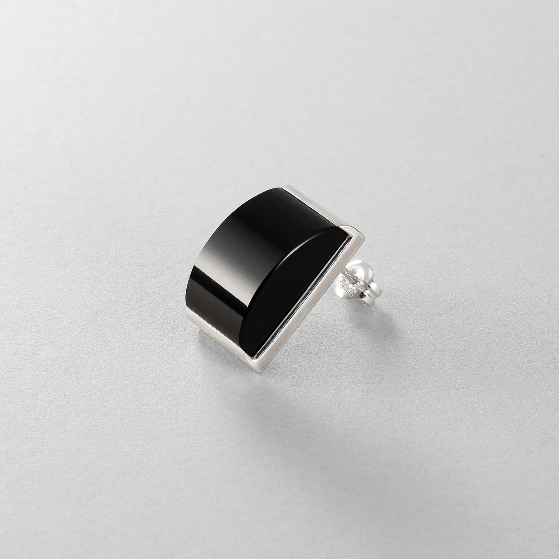 COCOSHNIK ONKITSCH「シルバー オニキス バフトップカットピアス」|ピアス|