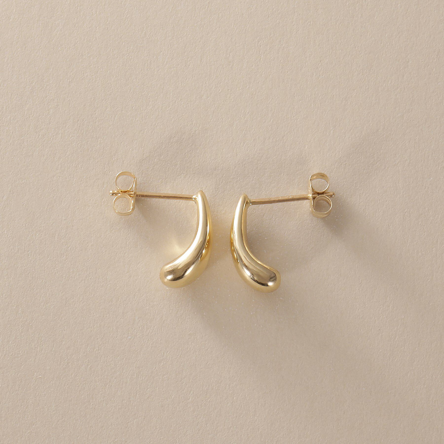 COCOSHNIK「K10中空ペアシェイプカーブ スタッドピアス」|ピアス|