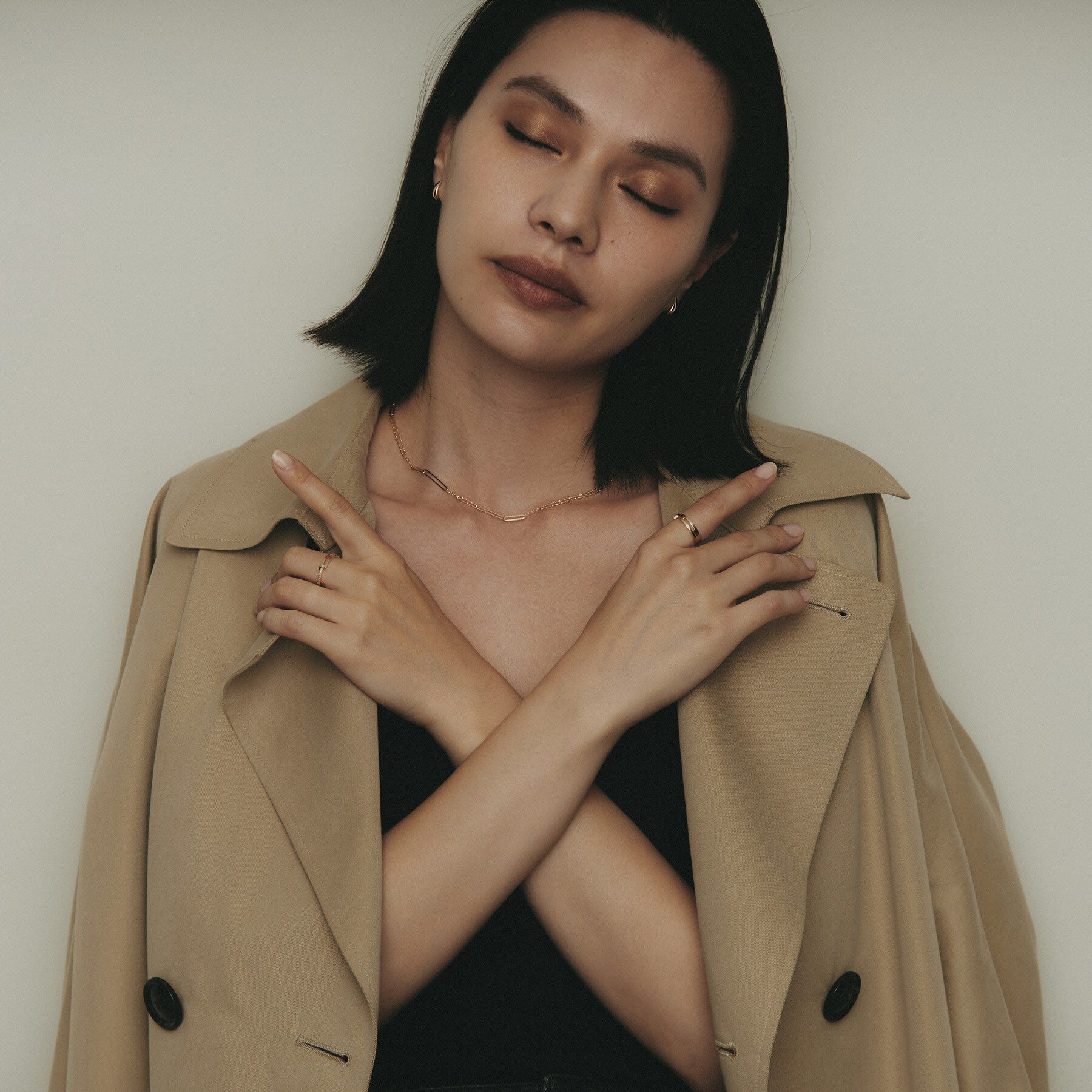 COCOSHNIK「K10中空ペアシェイプカーブ スタッドピアス」|ピアス|