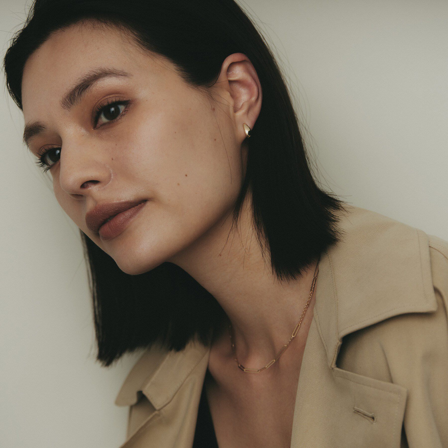 COCOSHNIK「K10中空ペアシェイプカーブ スタッドピアス」|ピアス|